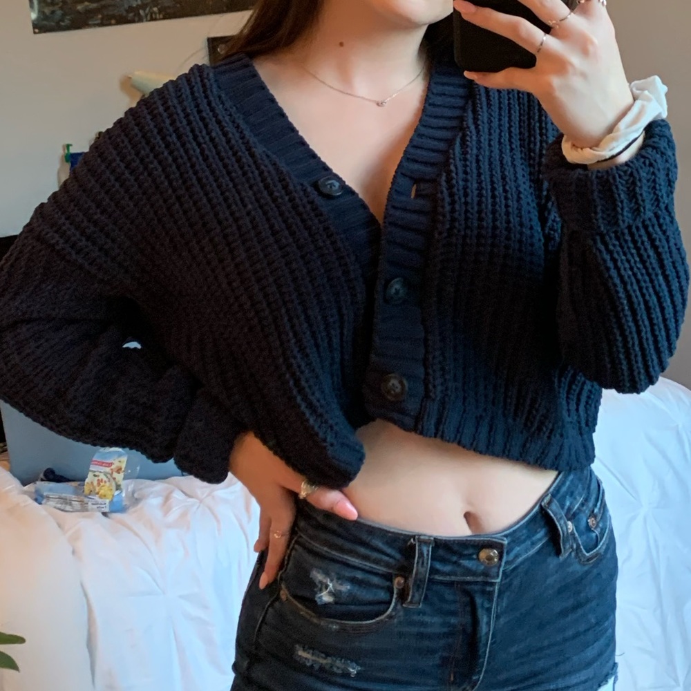 blue hollister cropped cardigan! 💙